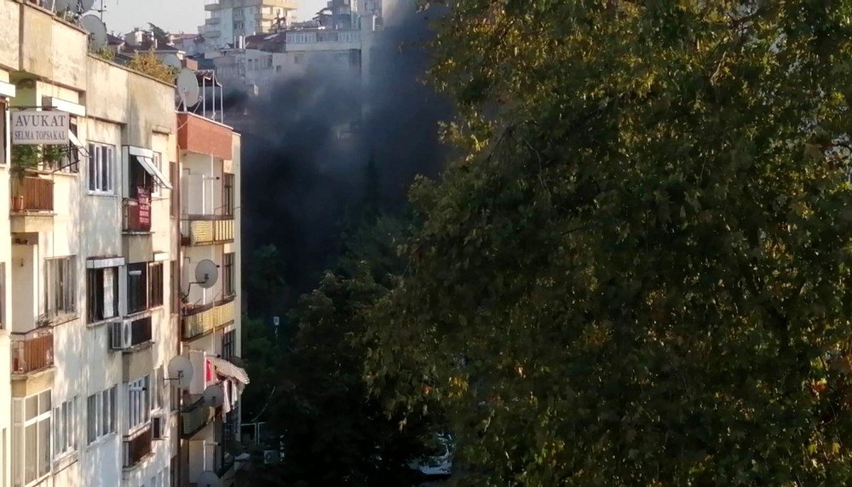 Trabzon İl Sağlık Müdürlüğü binasında çıkan yangın korkuttu