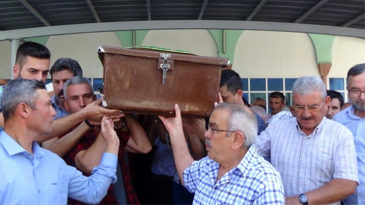 Vefat eden Kıbrıs gazisi toprağa verildi