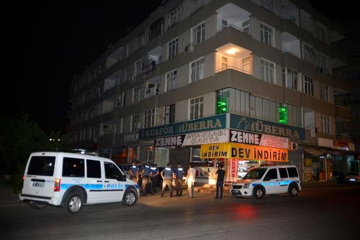 2\'nci kattan otomobilin üzerine düşen genç kız, ağır yaralandı