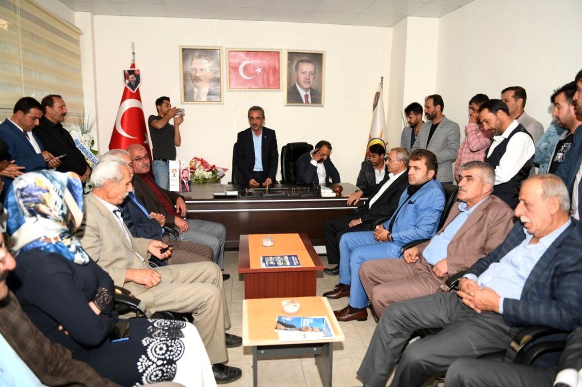 AK Parti Çatak İlçe Başkanlığında devir teslim töreni