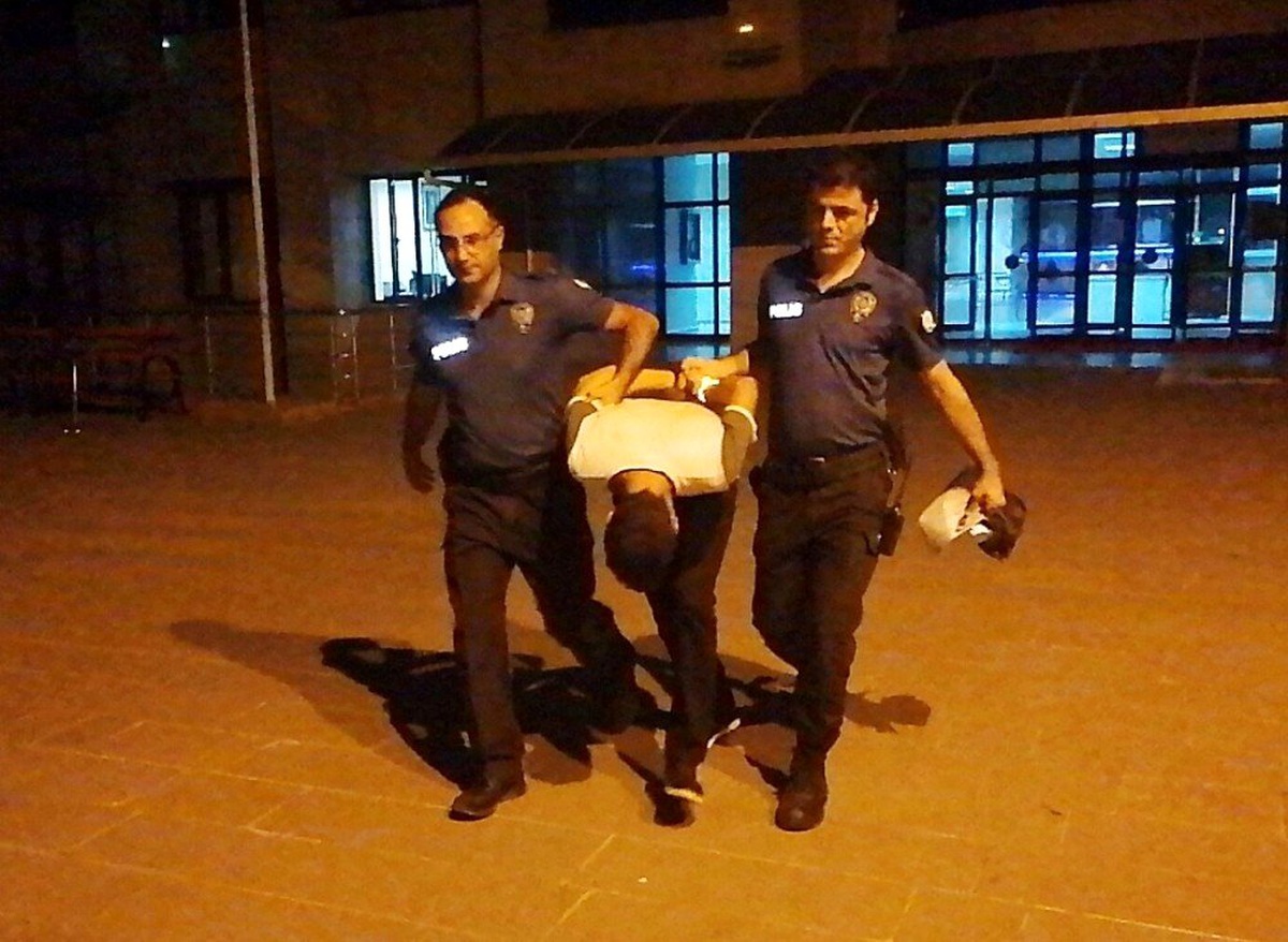 Bankanın vezne camını kırıp 10 bin lirayı çalan şüpheli tutuklandı