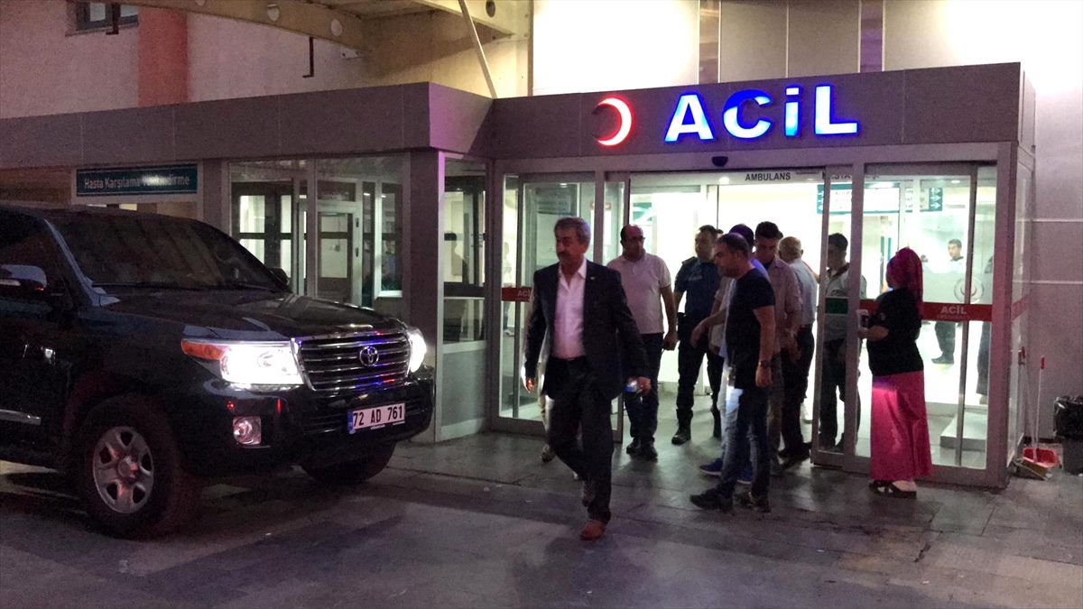 Batman\'da kamyonet devrildi: 11 yaralı