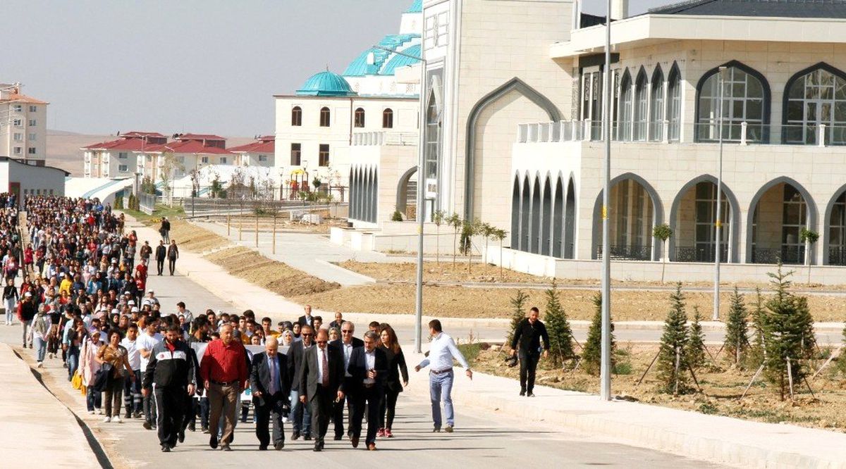 Bayburt Üniversitesi sağlık için yürüdü