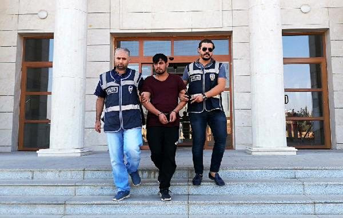 Cezaevi firarisi damda uyurken yakalandı