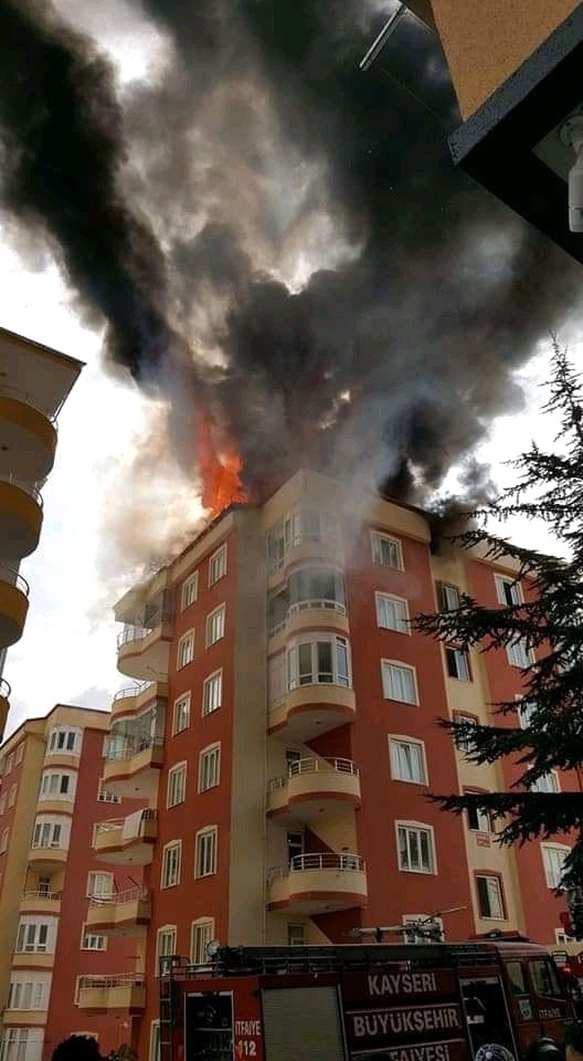 Develi\'de korkutan yangın