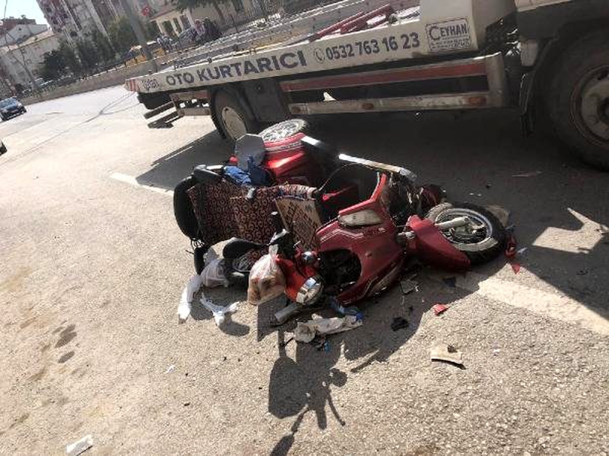 Engelli aracıyla yolun karşısına geçmek isterken otomobilin çarpmasıyla öldü