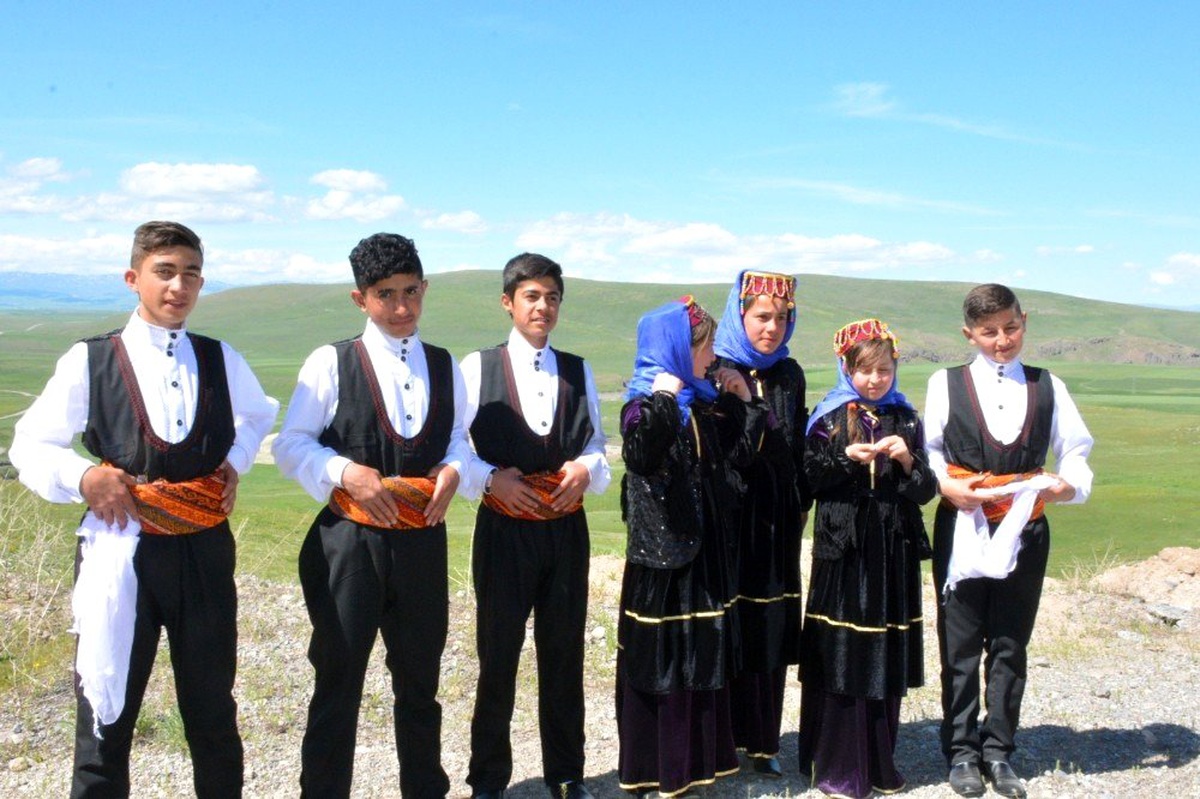 Hamur YBO öğrencilerinin \'Çocuk İçin Çal\' klibi büyük ilgi gördü