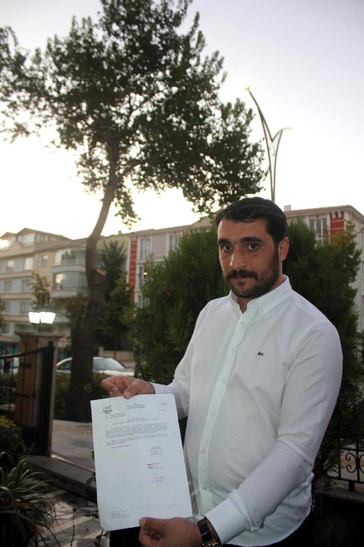 İş yerinin önündeki 2 ağacı kesen esnafa, 50 bin tl para cezası