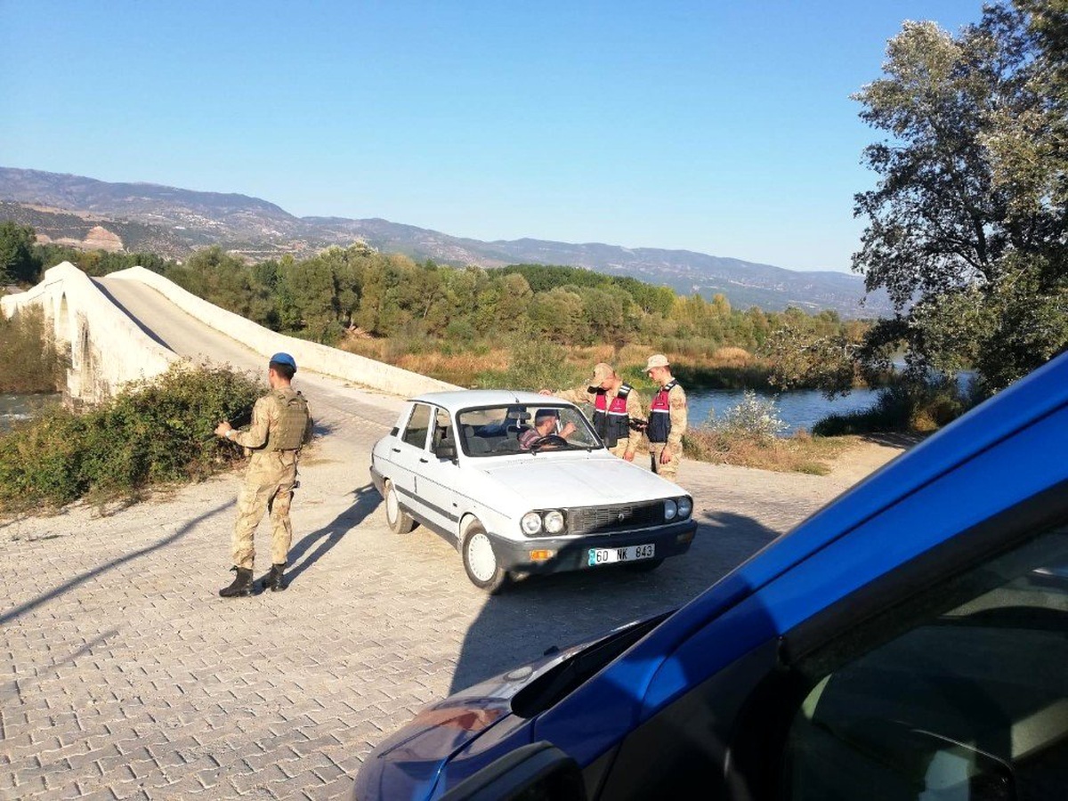 Jandarma ve komandolardan "Asayiş ve Huzur" uygulaması