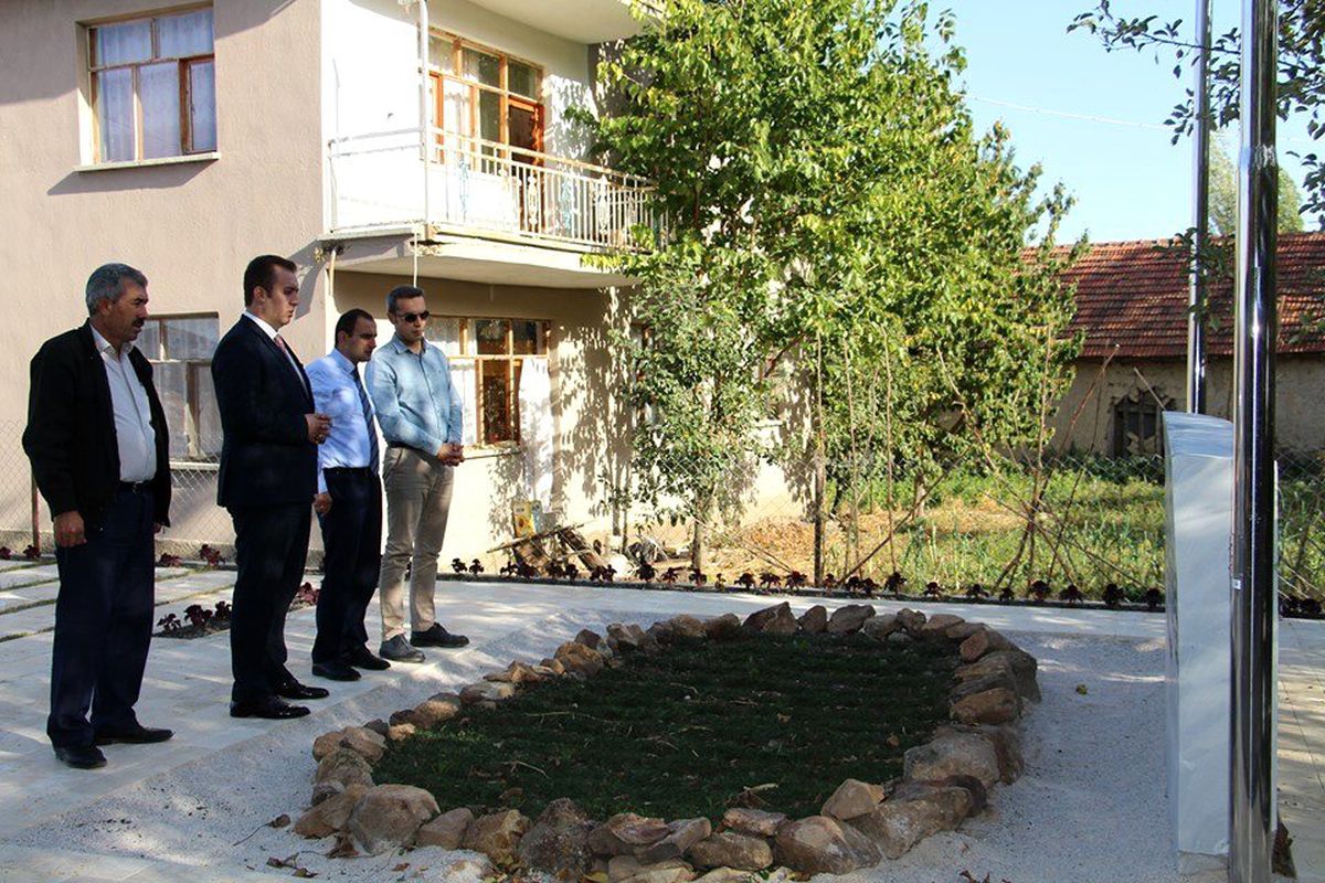 Kaymakamlar, Dumlupınar\'da şehitlikte buluştu