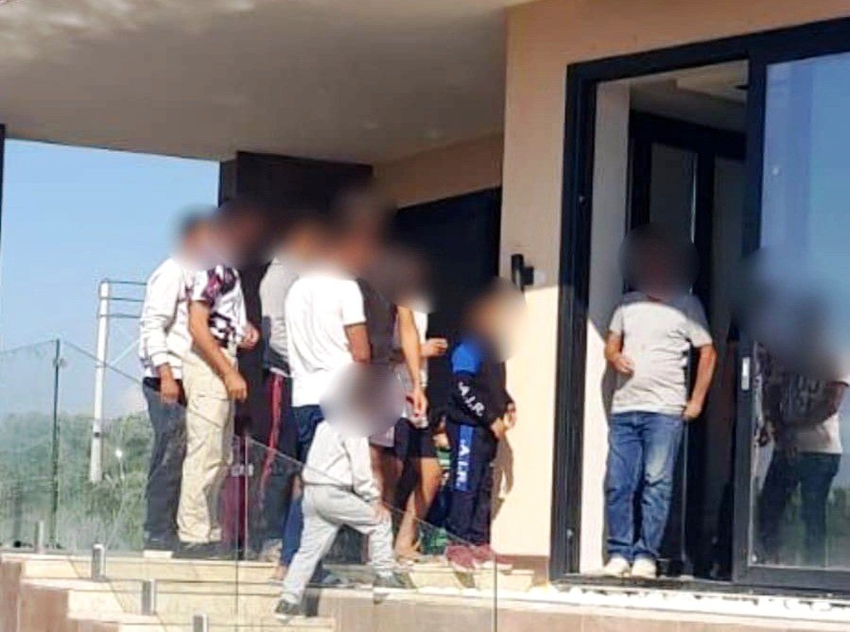Kuşadası\'nda 12 düzensiz göçmen yakalandı