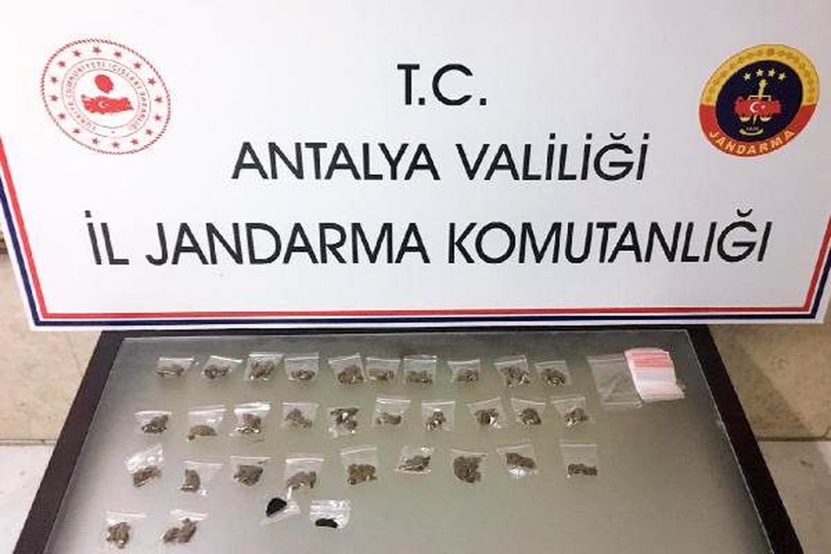 Mendil paketinden uyuşturucu çıkan türkmenistanlı zanlı tutuklandı
