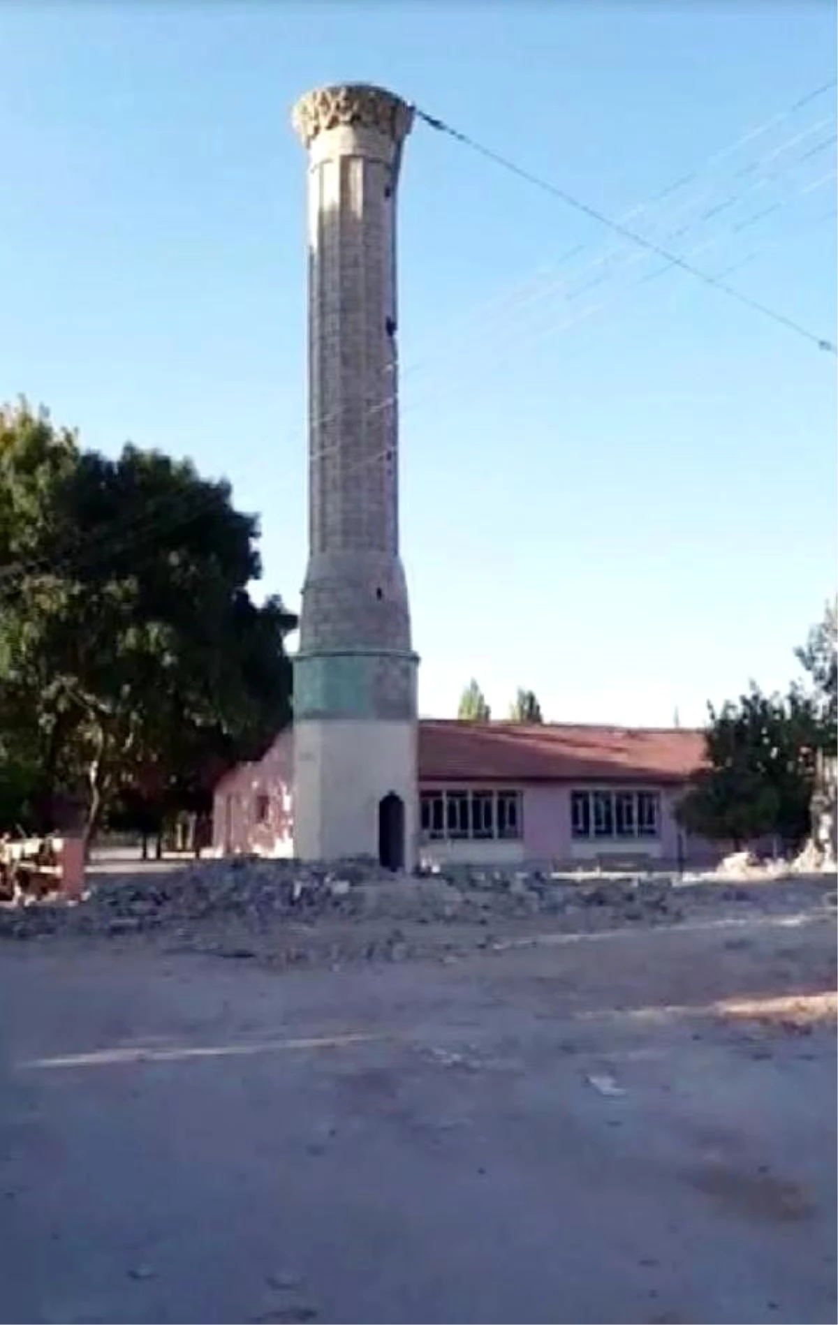 Minare yıkımı kamerada