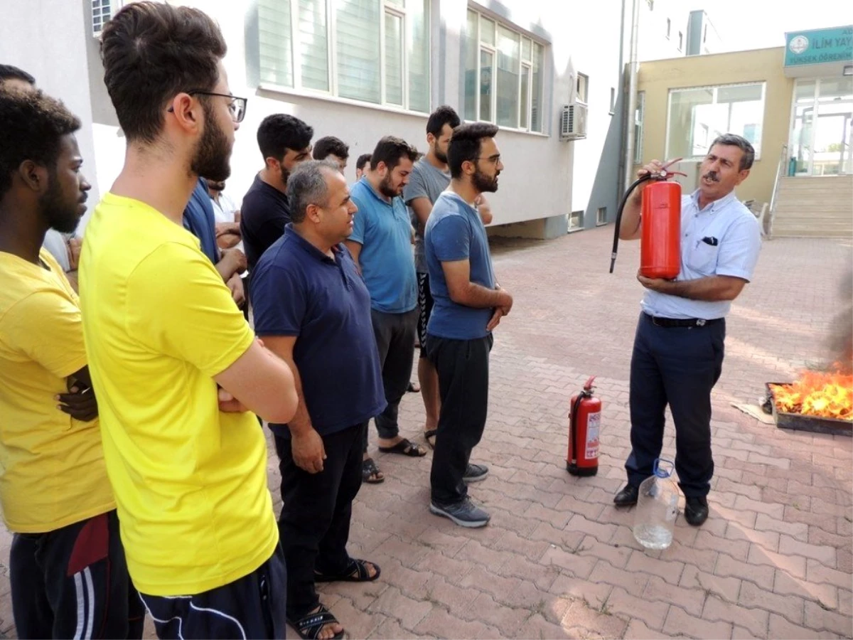 Öğrenci yurdunda yangın ve deprem tatbikatı