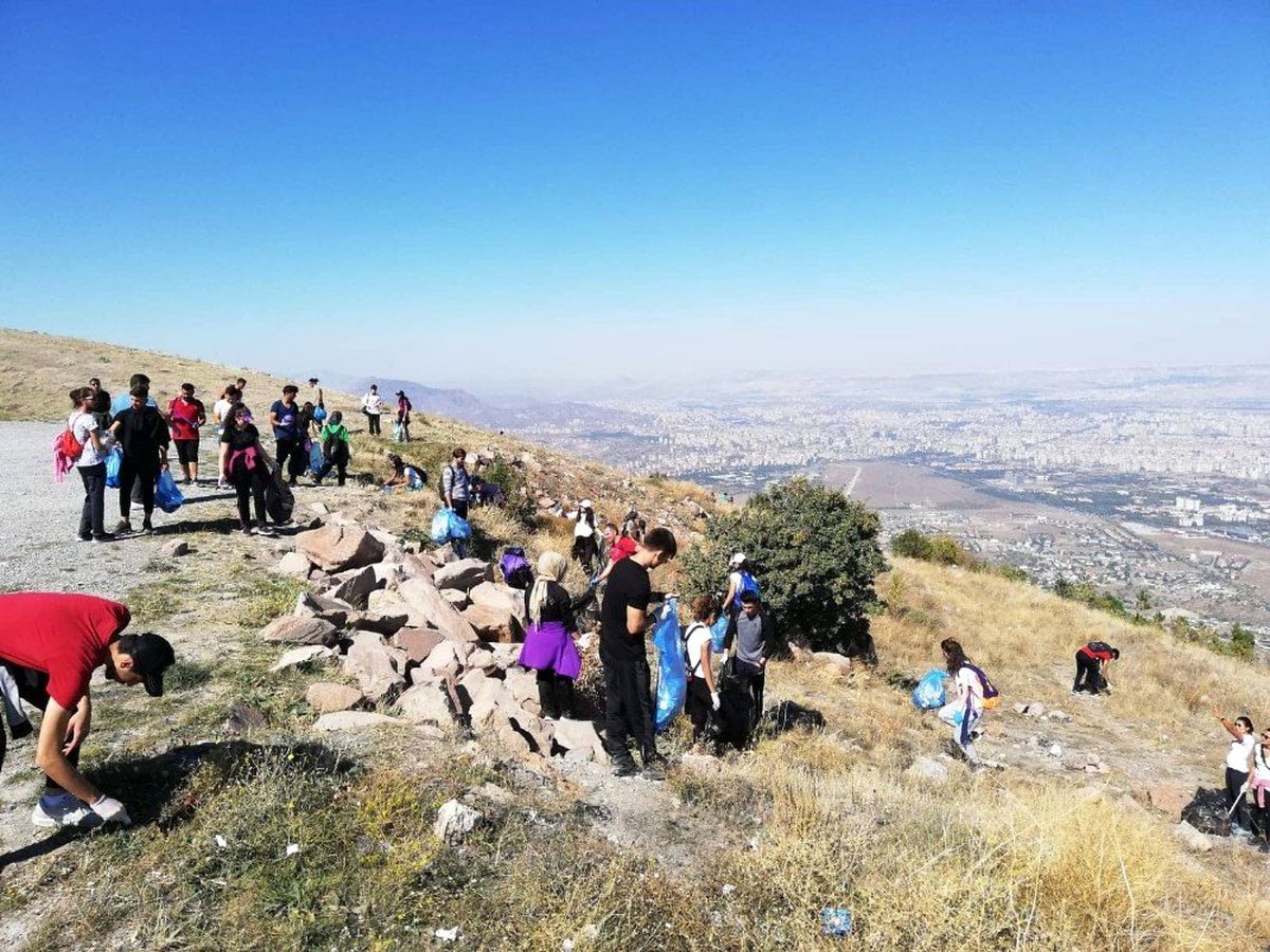 Öğrenciler 85 torba çöp topladı