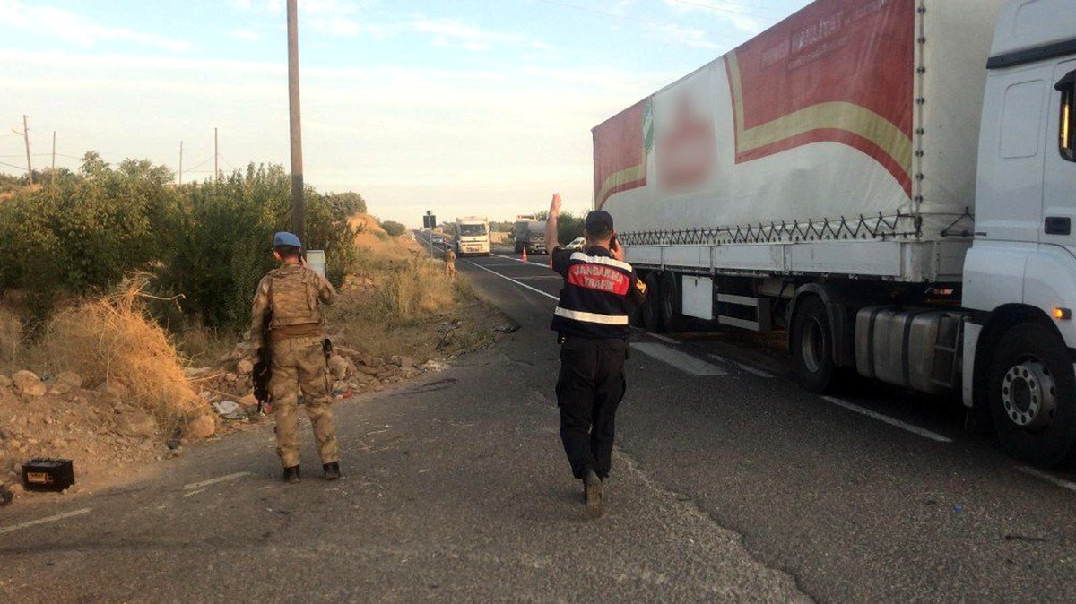Şanlıurfa\'da jandarma otobüsü kaza yaptı: 16 asker yaralı