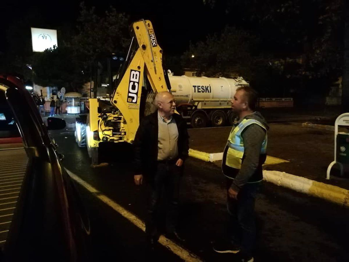 Şiddetli yağışa karşılık TESKİ ekipleri gece boyu sahada