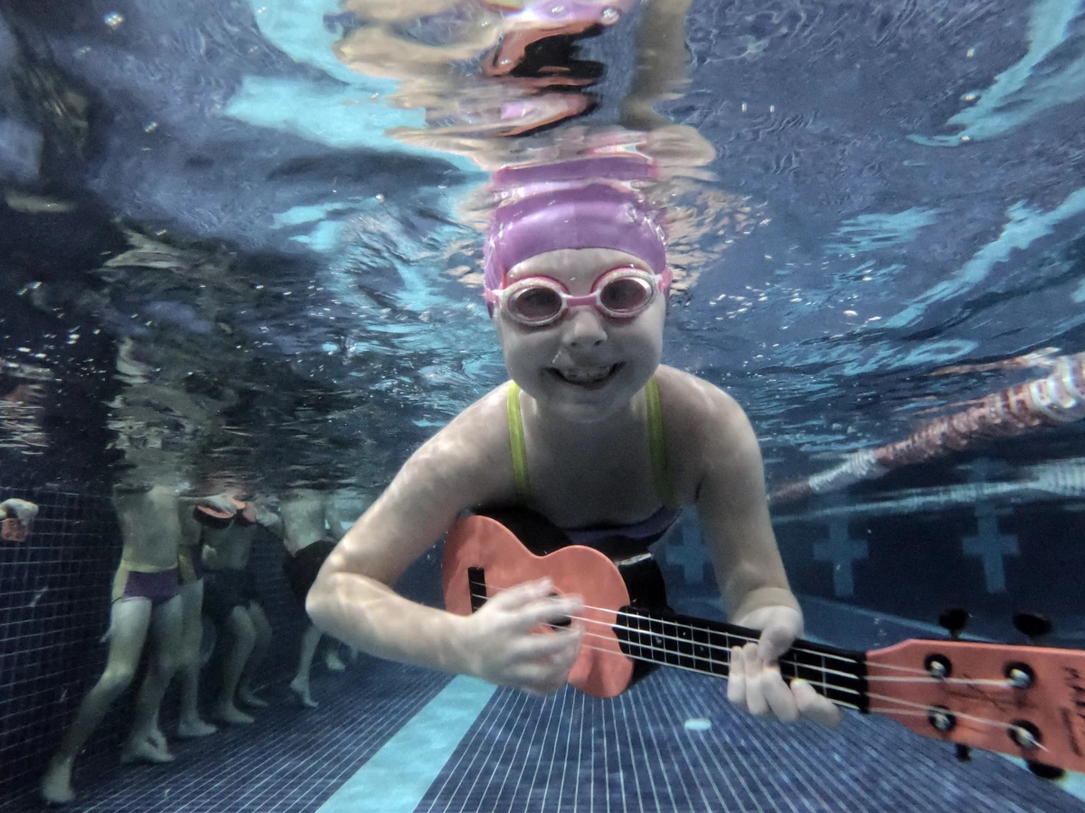 Su altında müzik eğitimi
