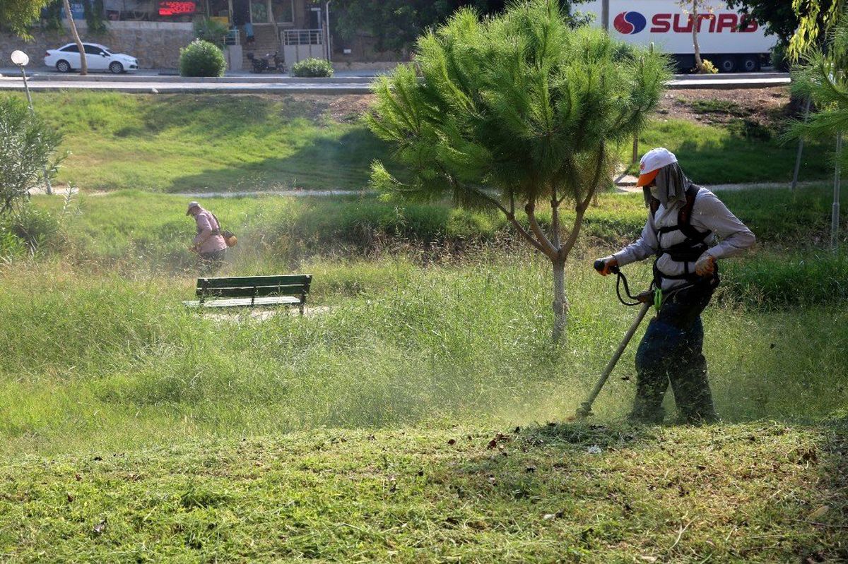 Toroslar\'da park ve yeşil alanlarda bakım