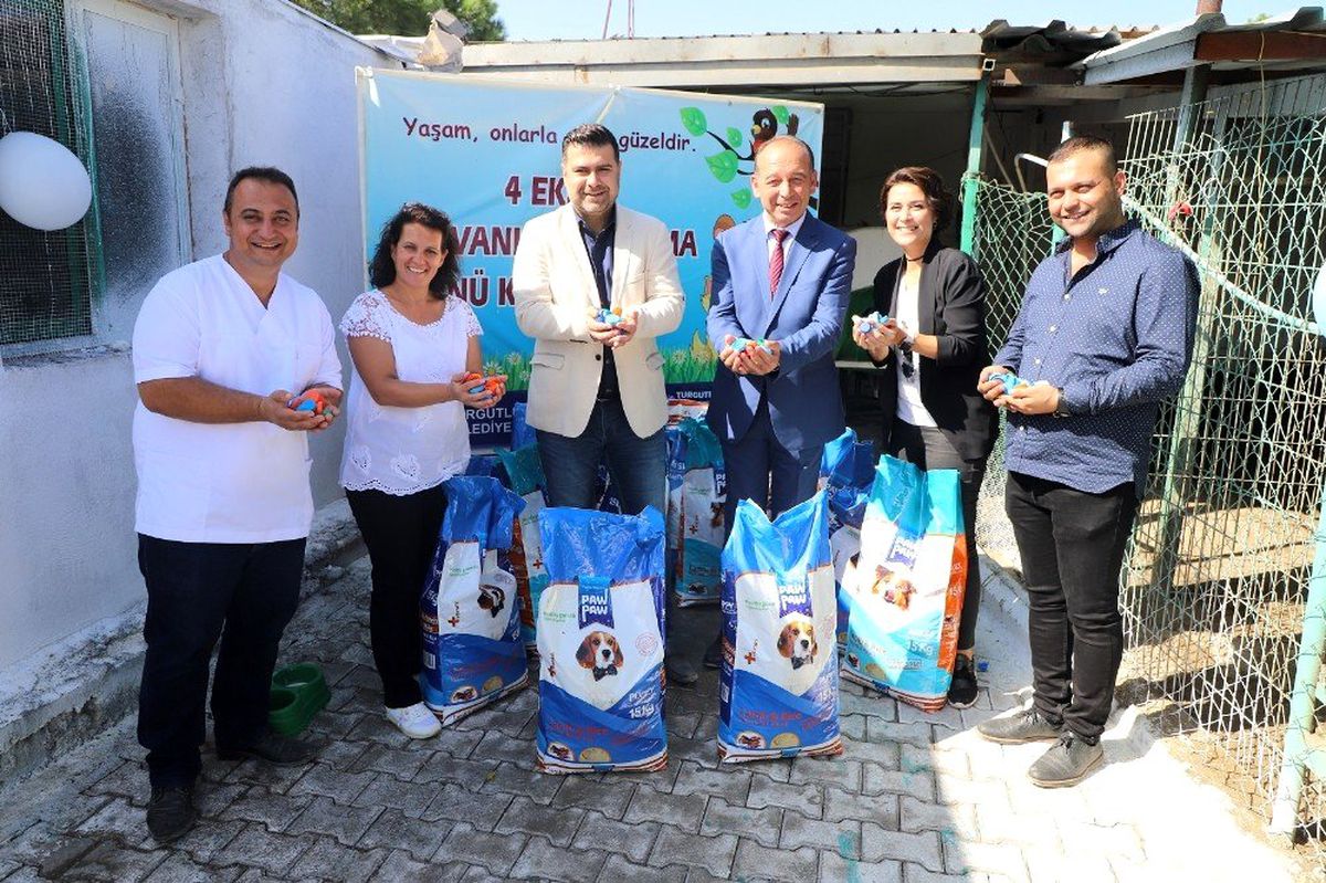 Turgutlu\'da plastik kapaklar mama oluyor