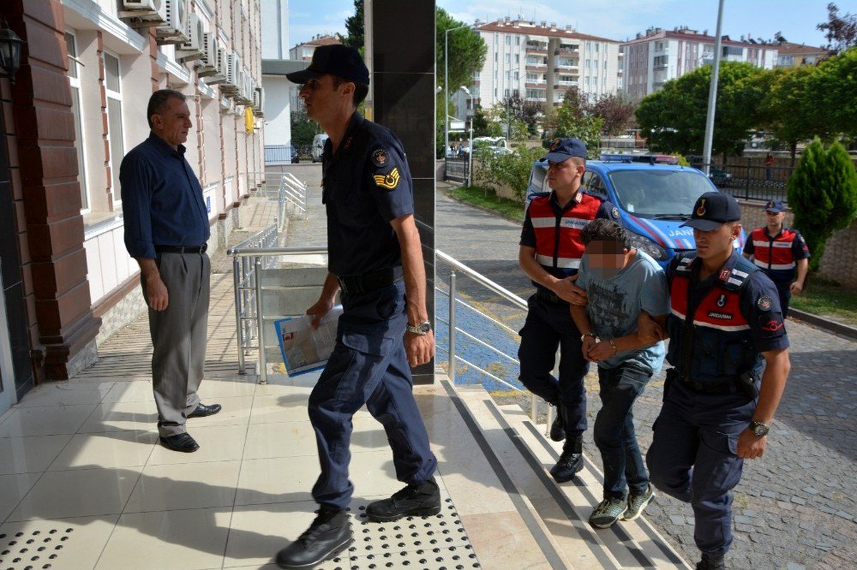 Uyuşturucu ve silah operasyonu zanlısı adliyede