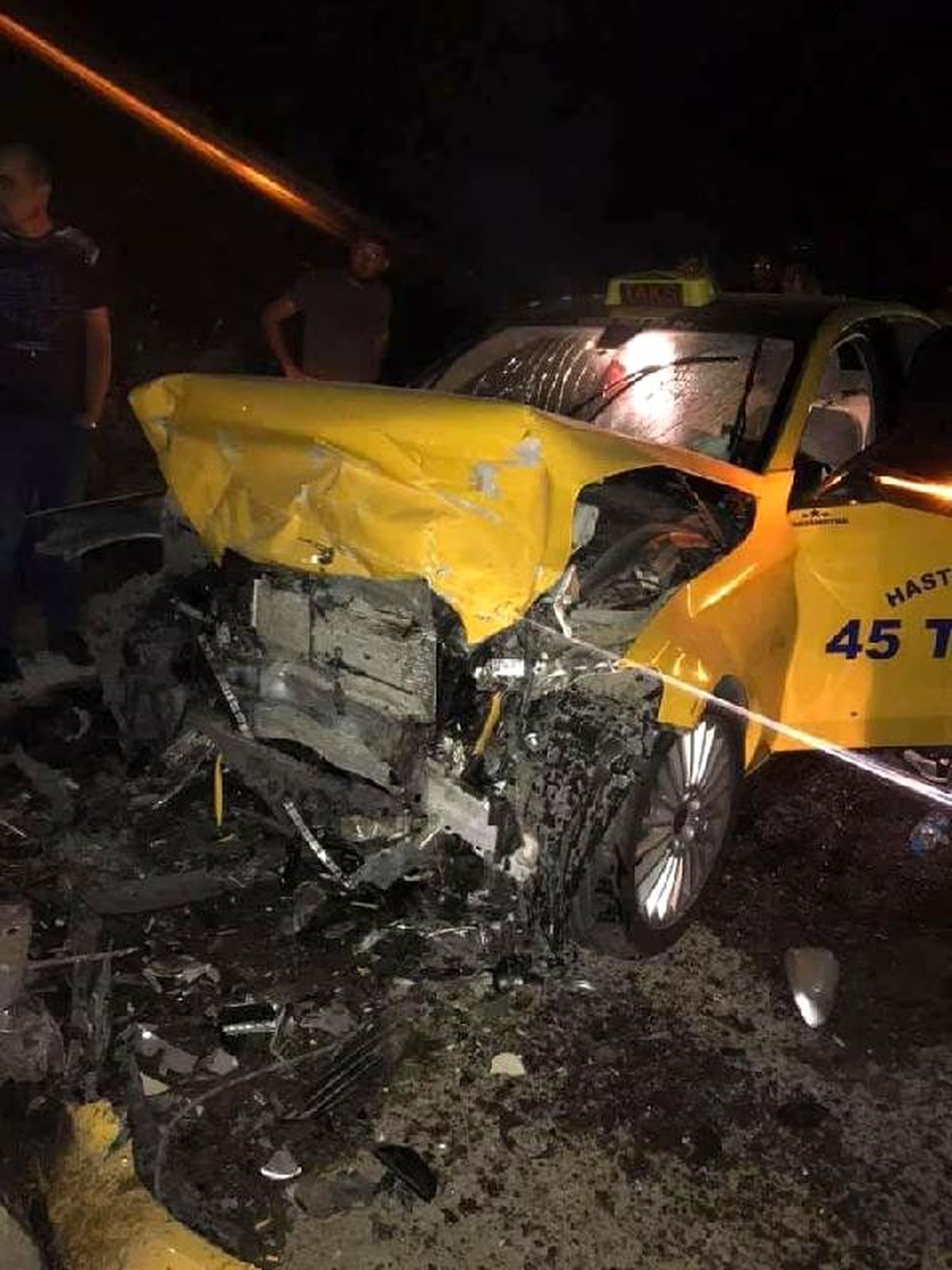 Alaşehir\'de taksi ile otomobil çarpıştı: 1 ölü, 1 yaralı