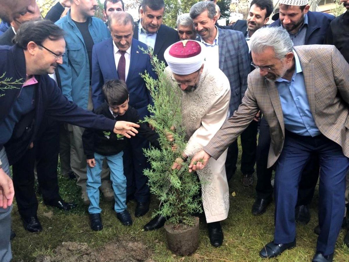 Ali Erbaş\'tan ülke genelinde fidan dikme etkinliği