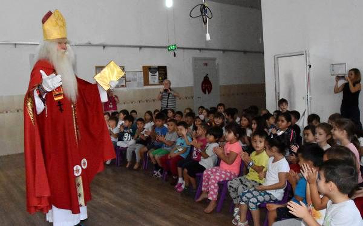 Alman noel baba\'ya çocuk ve turist ilgisi