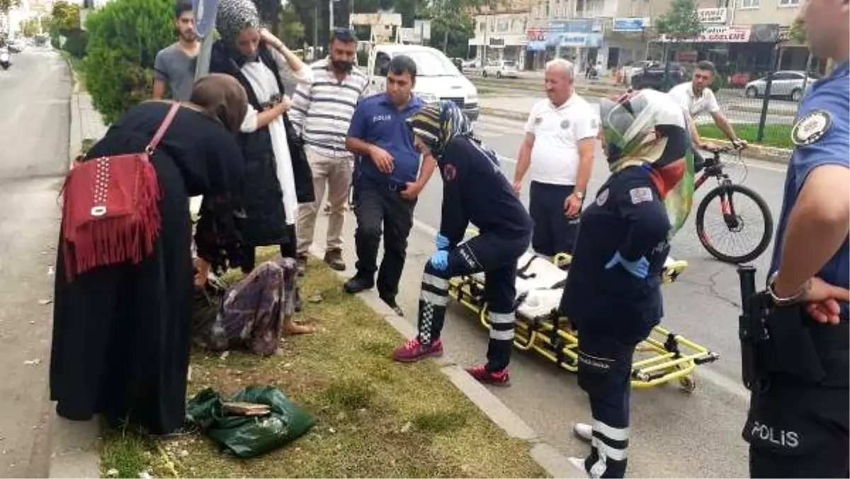 Araçların önüne atlayan engelli kadın, polisi harekete geçirdi