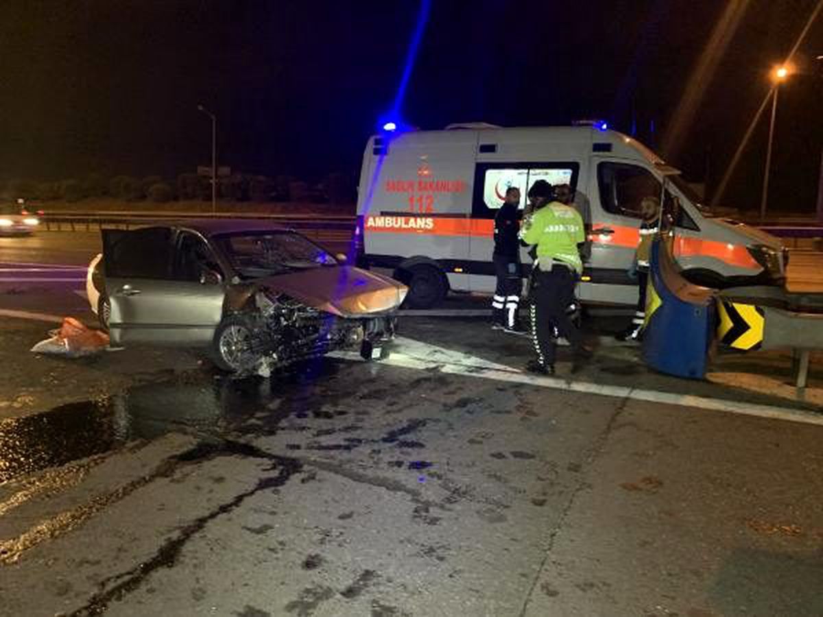 Ataşehir\'de trafik kazası: 2 ölü, biri ağır, üç yaralı
