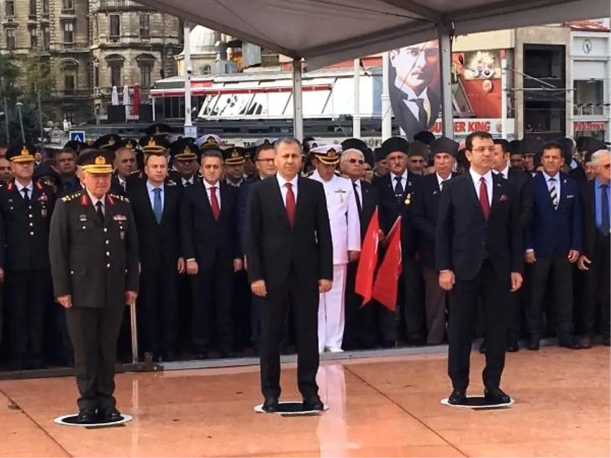 (Düzelterek yeniden) İstanbul\'un Kurtuluşunun 96. Yıl Dönümü; Taksim\'de tören düzenlendi