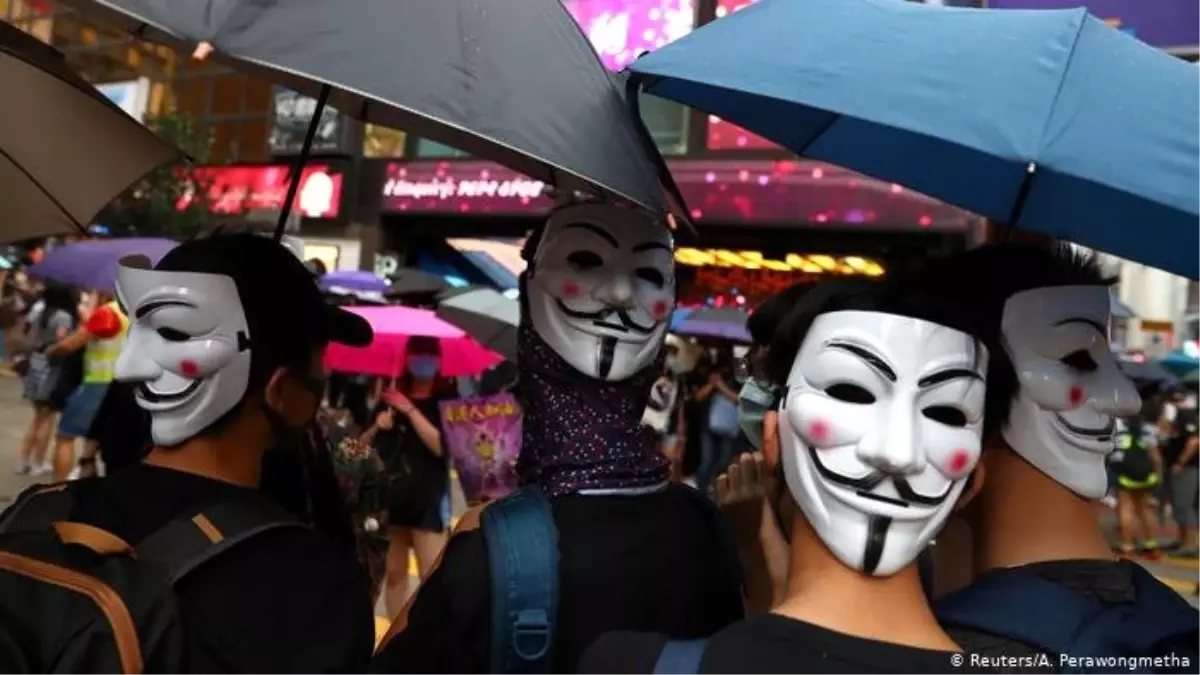 Hong Kong\'da protestocular maske yasağına meydan okuyor