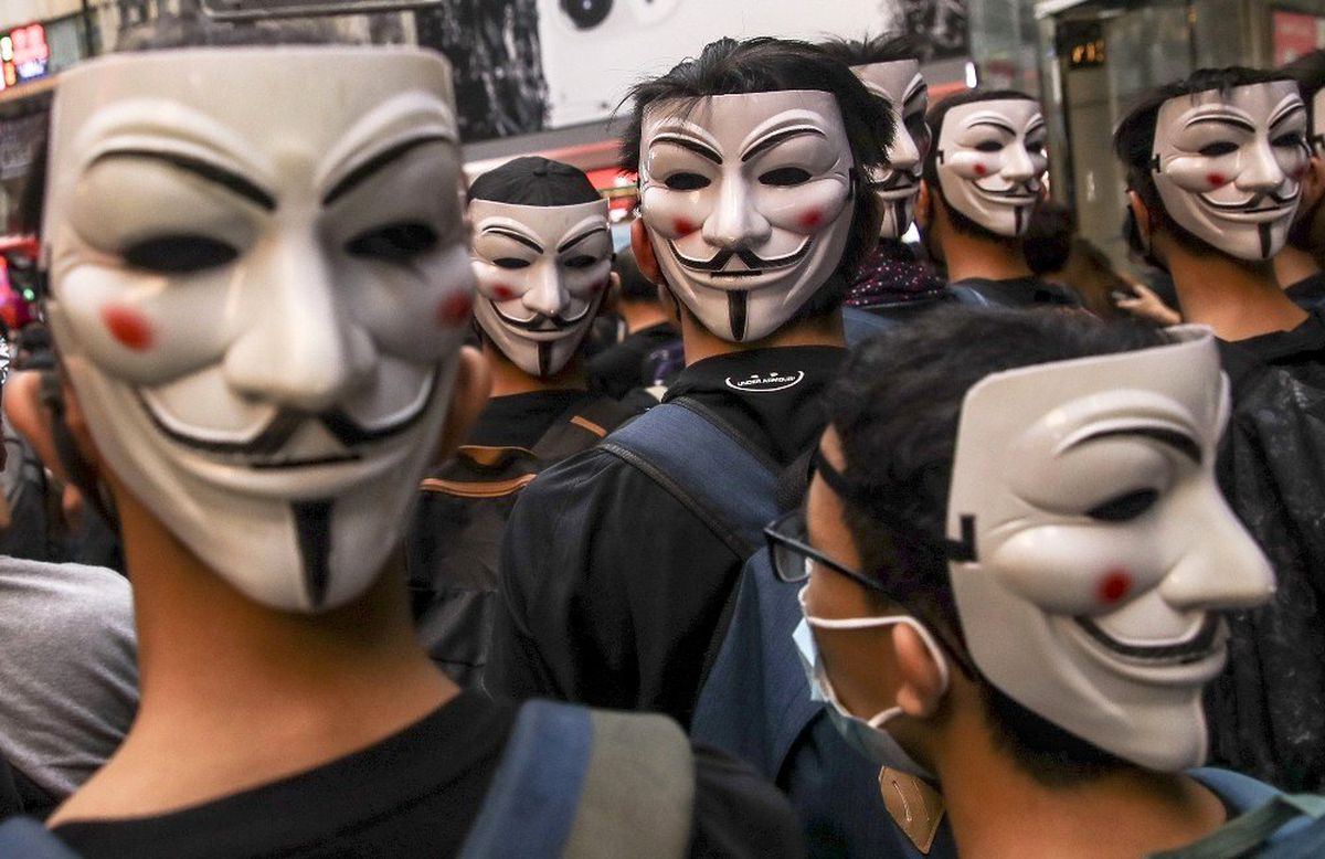 Hong Kong\'da yağmur altında protesto