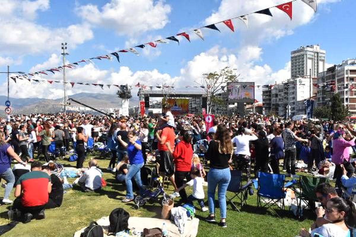İzmir\'de 15 bin boyoz ücretsiz dağıtıldı