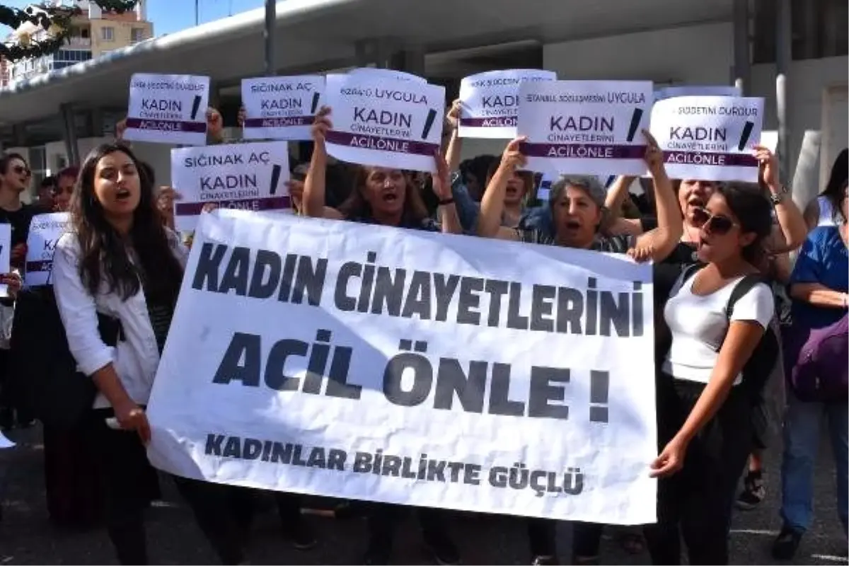 Kadınlar, cinayetlerin önlenmesi için oturma eylemi yaptı