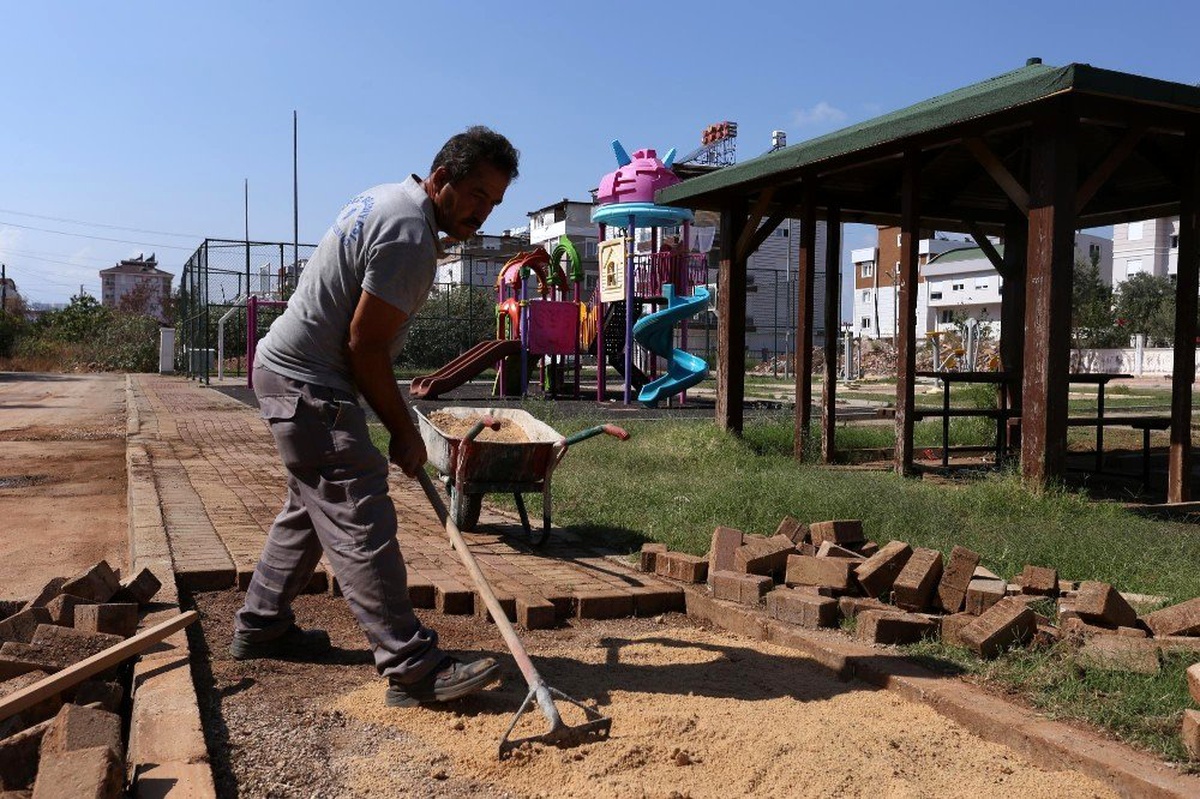 Kepez Belediyesinden park bakım çalışması