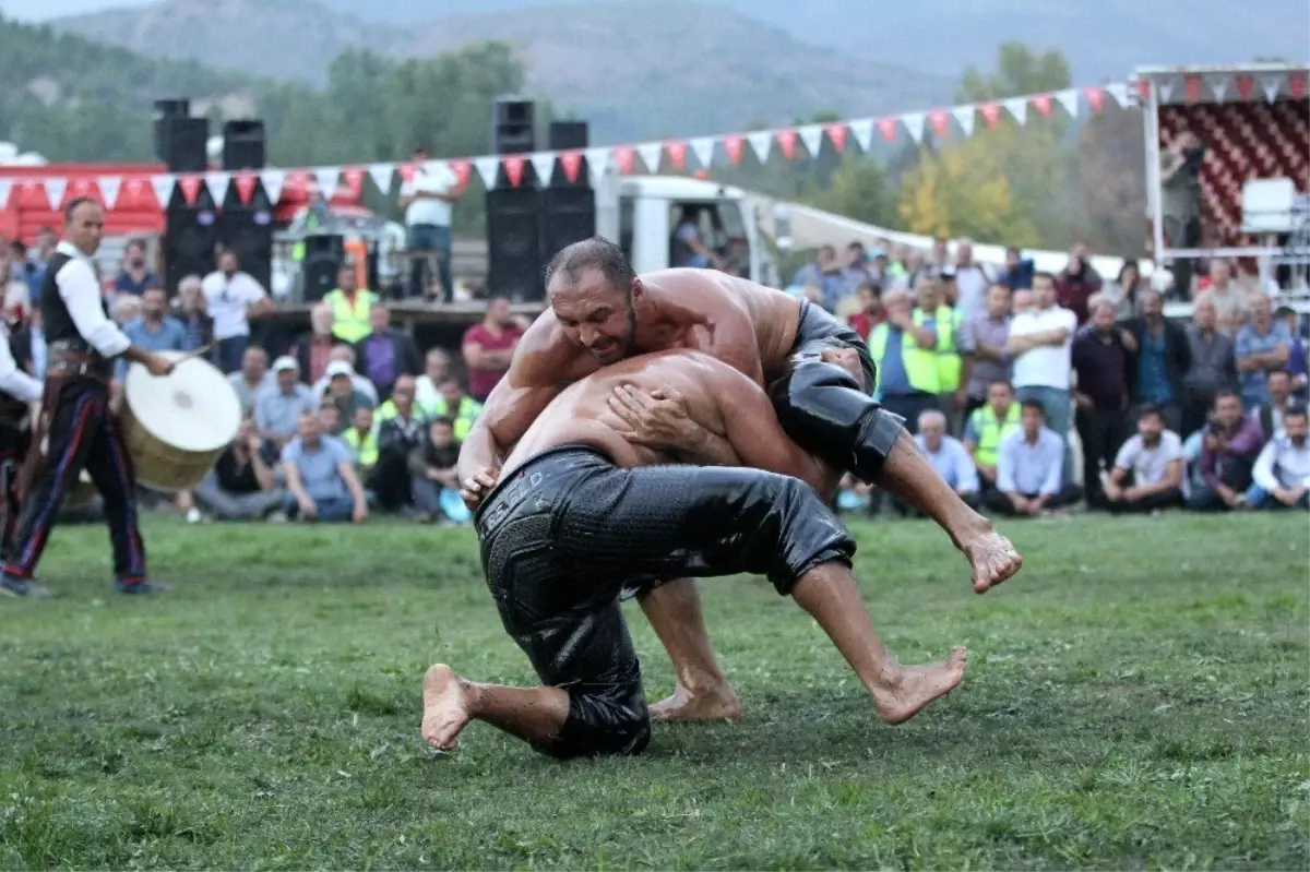 Osmancık güreşleri Kırkpınar\'ı aratmadı