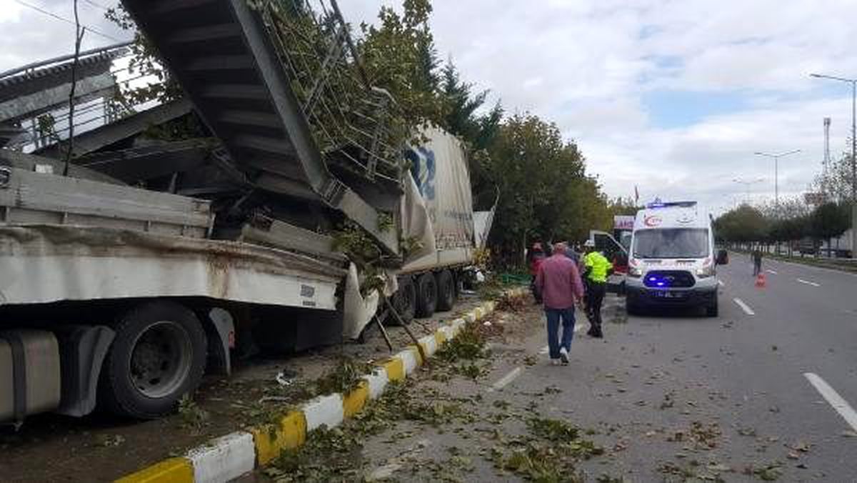Pamukova\'da tır durağa daldı: 2 ölü, 3 yaralı (2)- yeniden