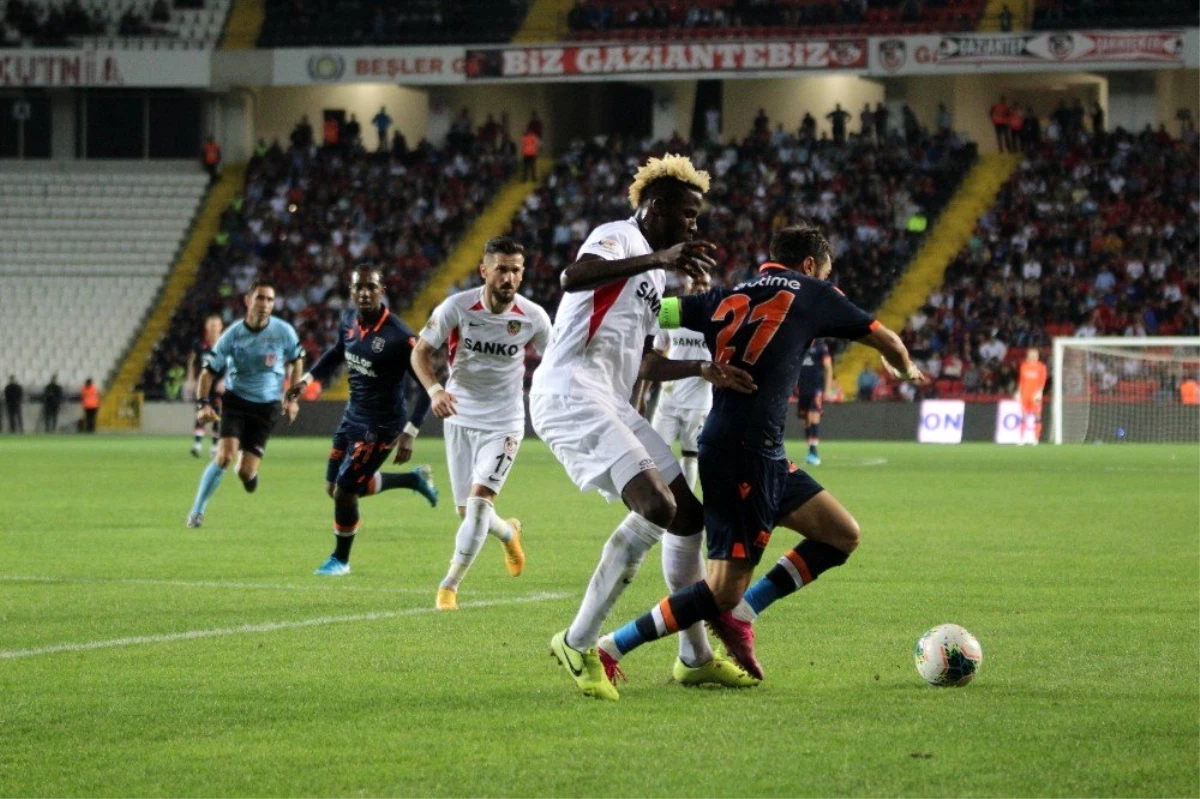 Süper Lig: Gaziantep FK: 1 - Medipol Başakşehir: 2 (Maç Sonucu)