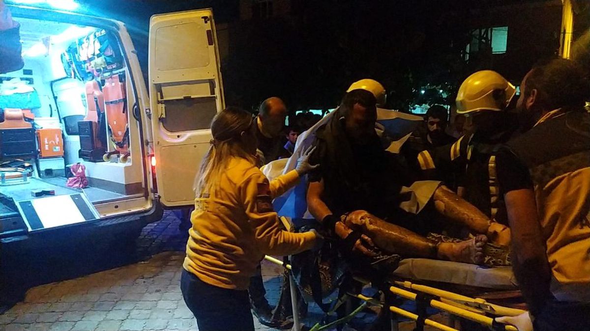 Üzerine benzin döküp kendini yaktı