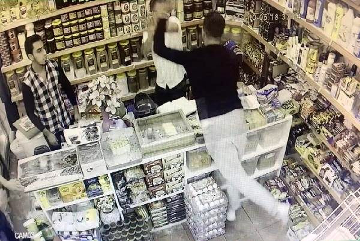 Veresiye satış yapmayan market işletmecisi ve kardeşi darbedildi