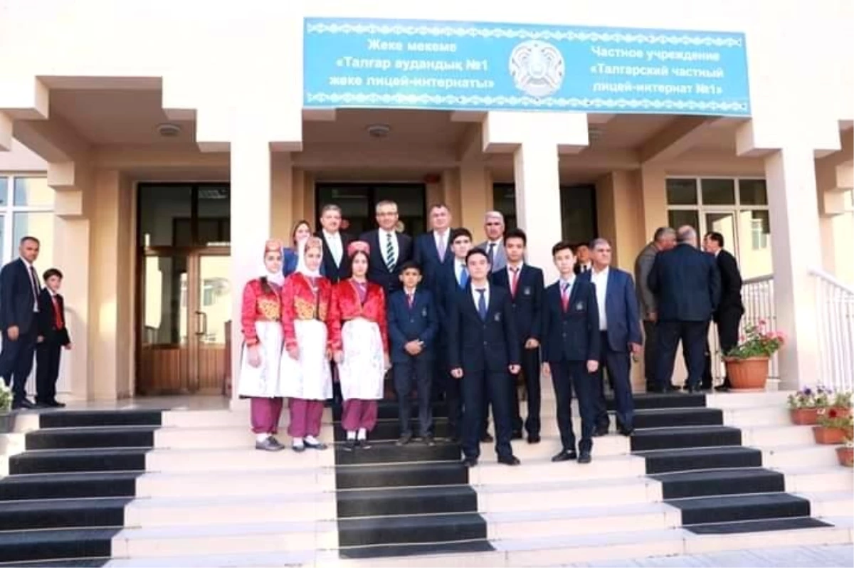 Almatı Başkonsolosu, 1 Nolu Özel Talgar Lisesi\'ni ziyaret etti