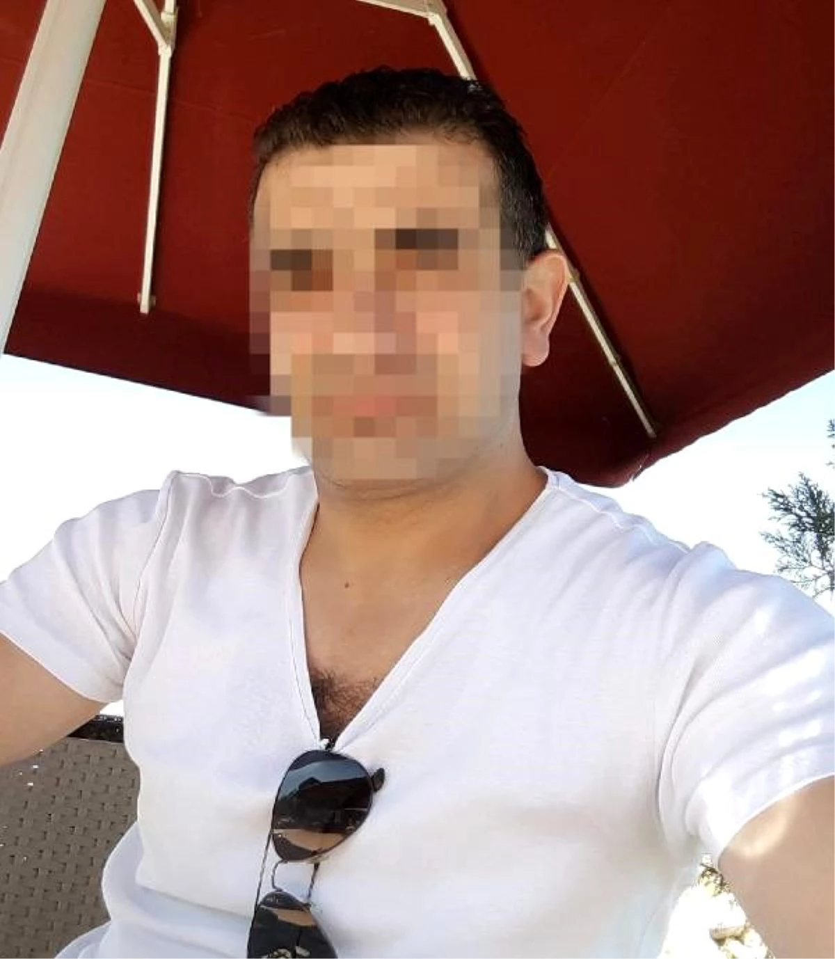 Antalya\'da bir zabıta memuru, annesiyle evde yakaladığı polisi bıçakladı