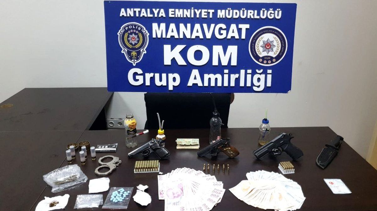 Antalya\'da silah ve uyuşturucu operasyonu