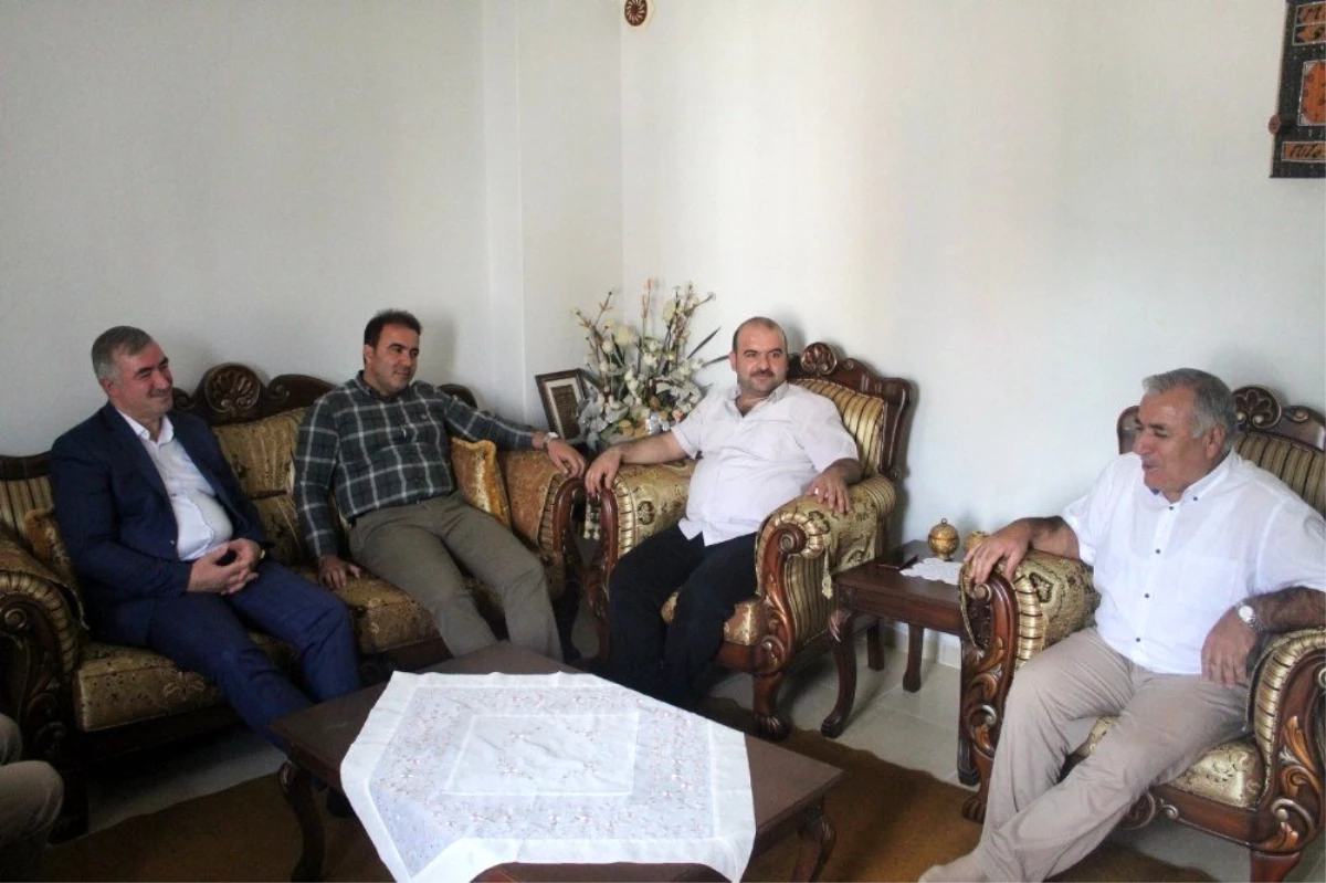 Başkan Turanlı ile Başkan Fırat, emekli öğretmeni evinde ziyaret etti