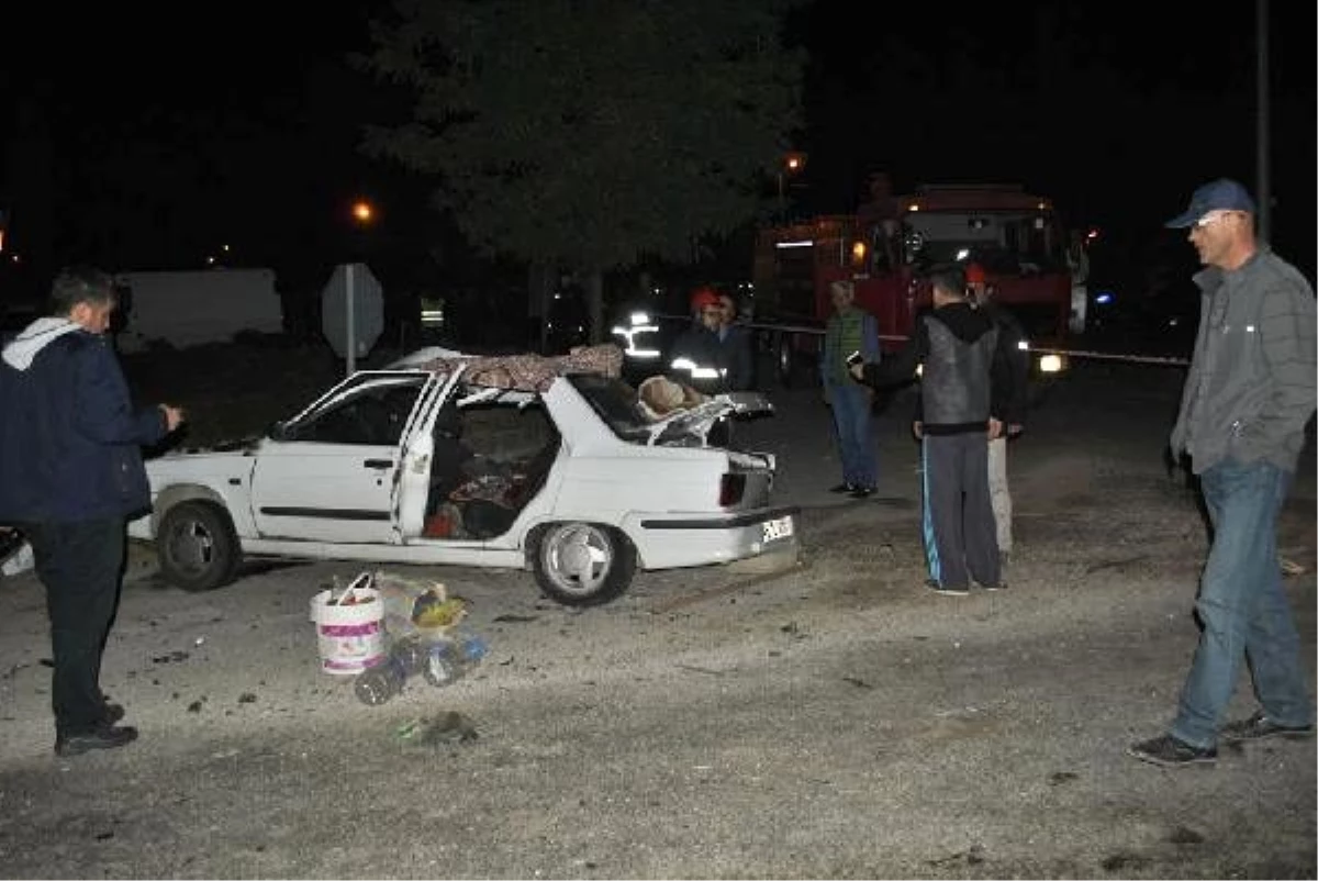 Bursa\'da otomobiller çarpıştı: 2 ölü, 2 yaralı