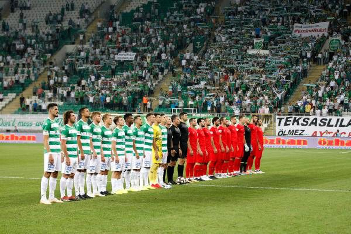 Bursaspor\'un evindeki 3 maçına gelen seyirci sayısı, stat kapasitesinden az