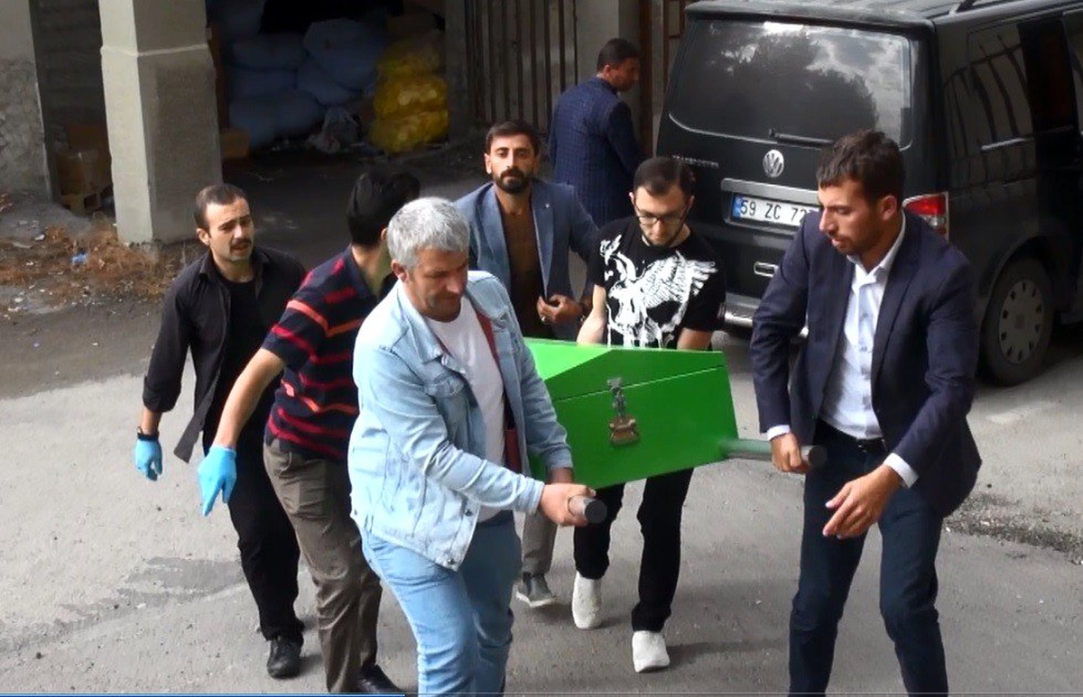 Cani adam kuma istemeyen eşini ve kızını feci şekilde öldürdü
