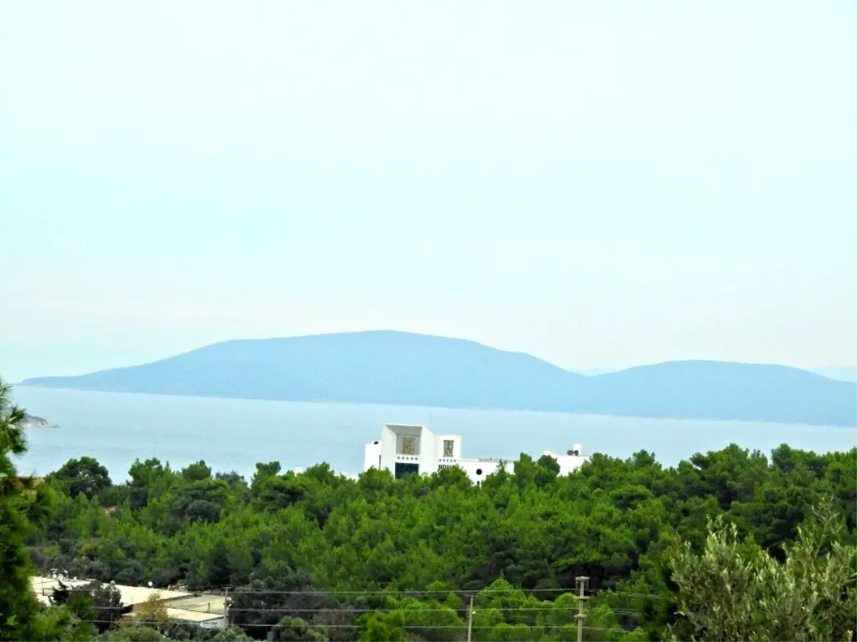 Çeşme\'de göçmen botu battı, arama kurtarma çalışmaları sürüyor