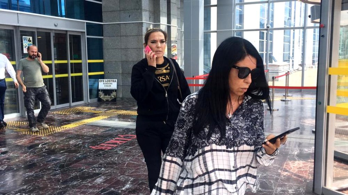 Demet Akalın\'ın evine hacze gelen icra memuru hakim karşısına çıktı